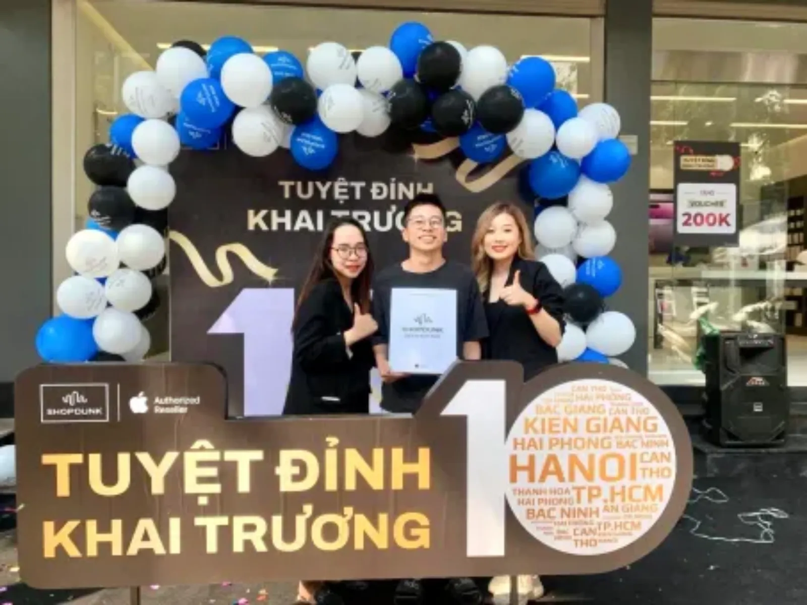Hình ảnh cho danh mục Hàng nghìn iFans tranh suất Flash Sale cùng quà 1.000.000đ đặc biệt trong sự kiện khai trương liên tỉnh của ShopDunk