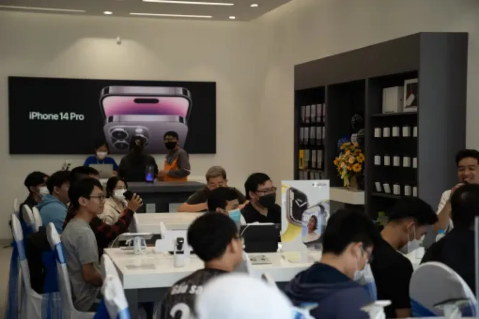 Hình ảnh cho danh mục ShopDunk khai trương liên tỉnh - iFans cả nước ồ ạt đi săn Apple giảm giá 55%