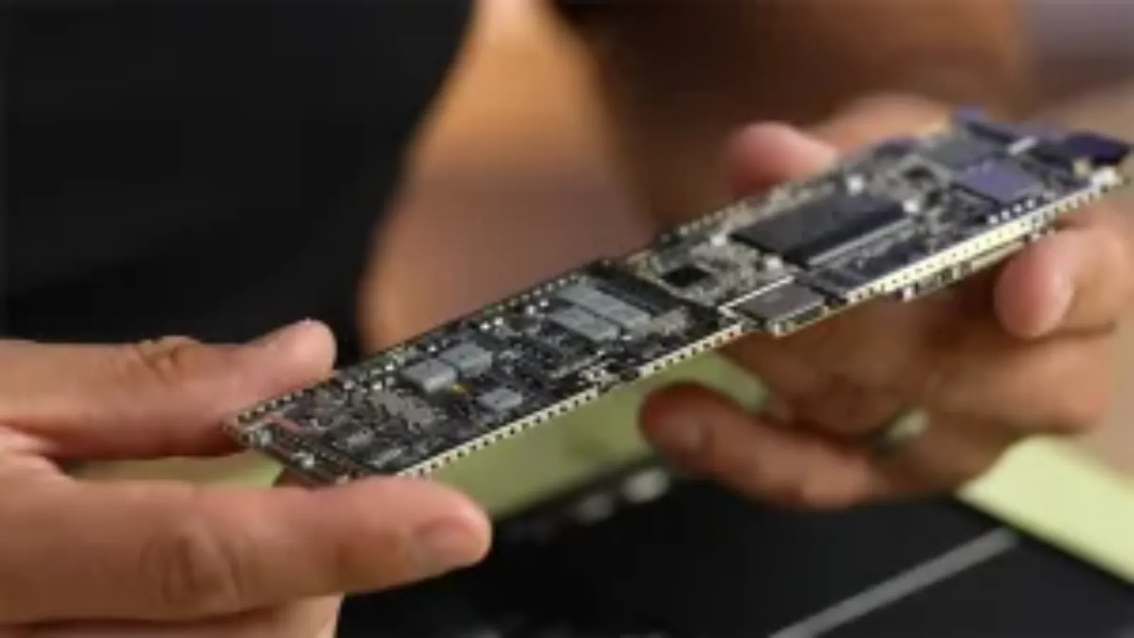 Hình ảnh cho danh mục [Giải đáp] MacBook Air M2 có nâng cấp được không? Khi nào cần nâng cấp?