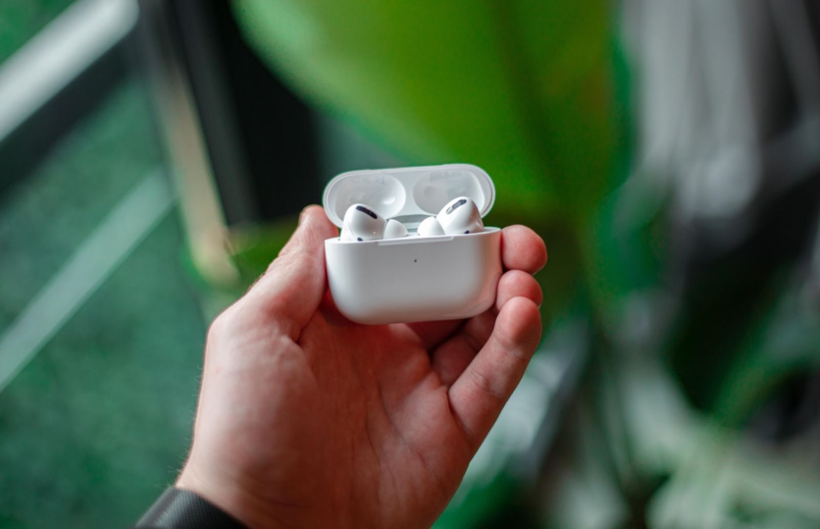 Hình ảnh cho danh mục AirPods Pro "bơi" trong 30 phút có còn hoạt động ổn định
