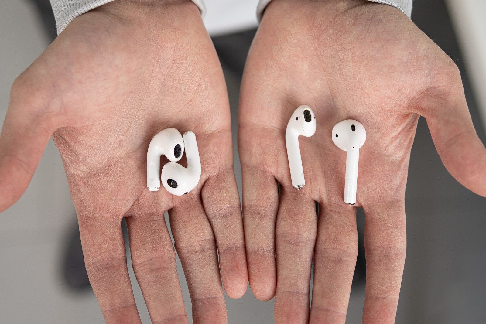 Hình ảnh cho danh mục So sánh AirPods 2 và AirPods 3: Hơn 2 triệu, nên mua loại nào?