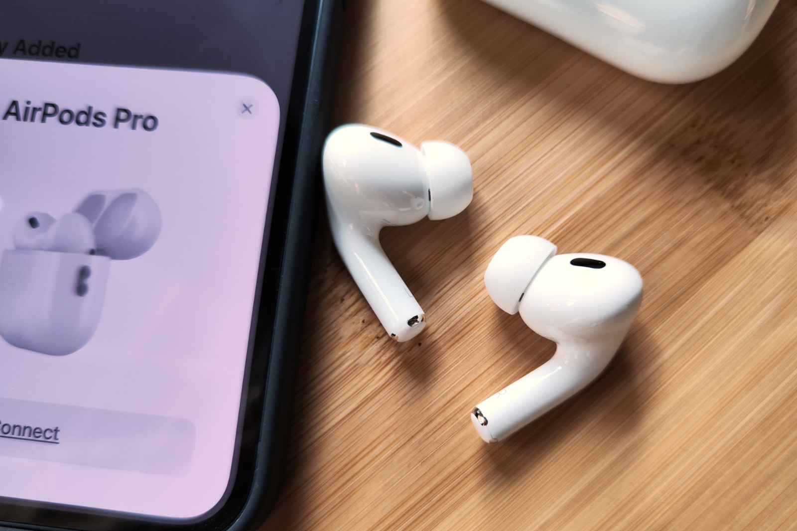 Hình ảnh cho danh mục Tất tần tật các bước tiến hành "lột xác" vệ sinh AirPods đúng cách