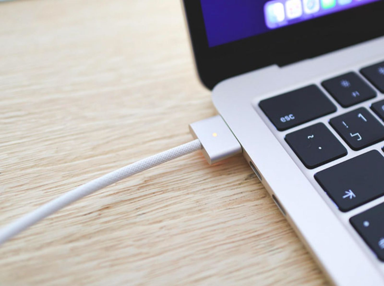 Hình ảnh cho danh mục Chi tiết 7 cách khắc phục MacBook M2 không nhận sạc 