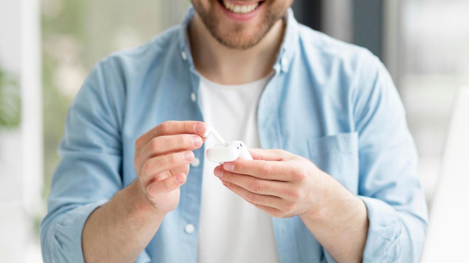 Hình ảnh cho danh mục Mách bạn 3 cách vệ sinh AirPods NHANH, SẠCH từ Apple 