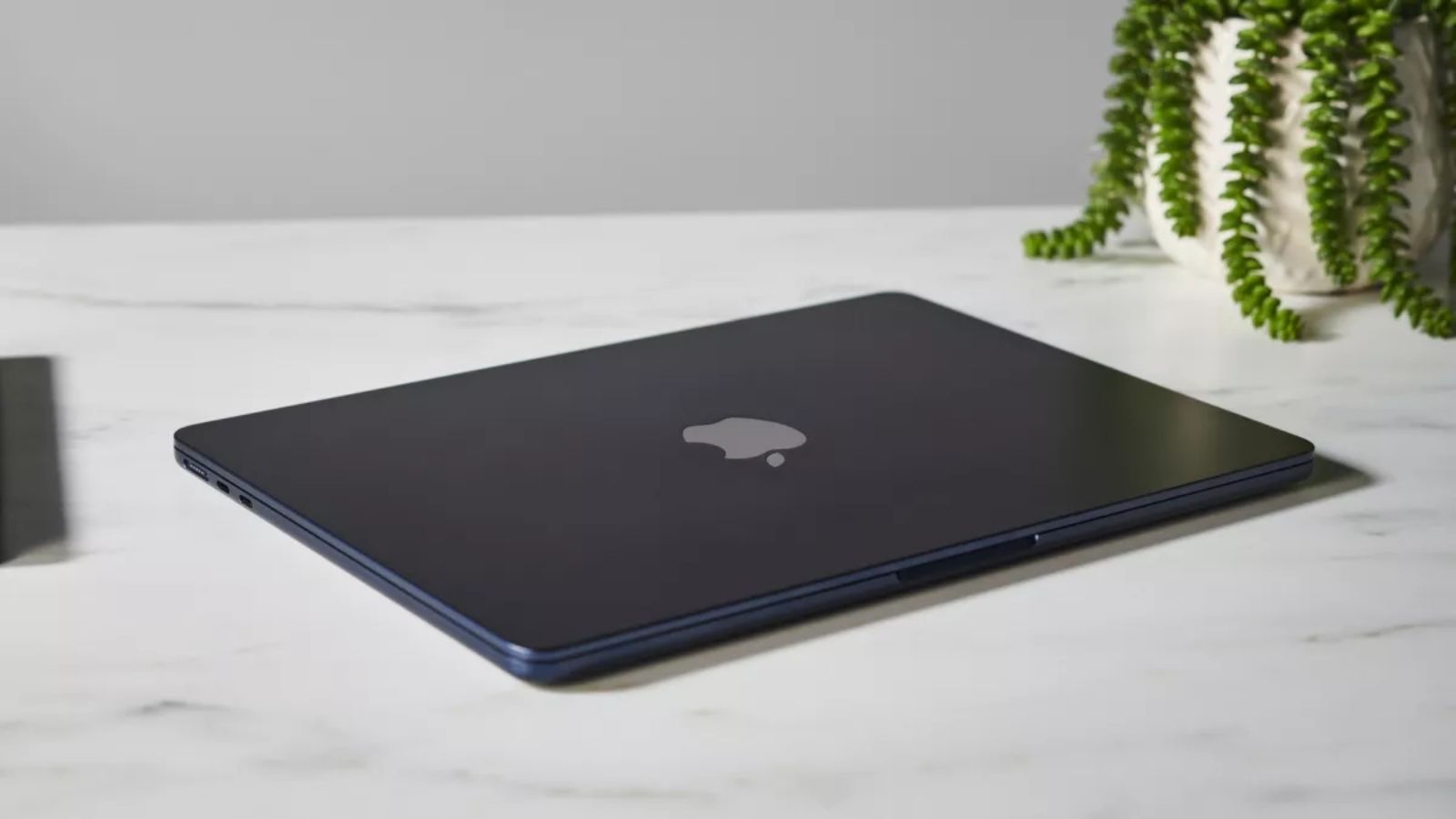 Hình ảnh cho danh mục MacBook Air M2 làm đồ họa được không? Những lưu ý cho dân thiết kế