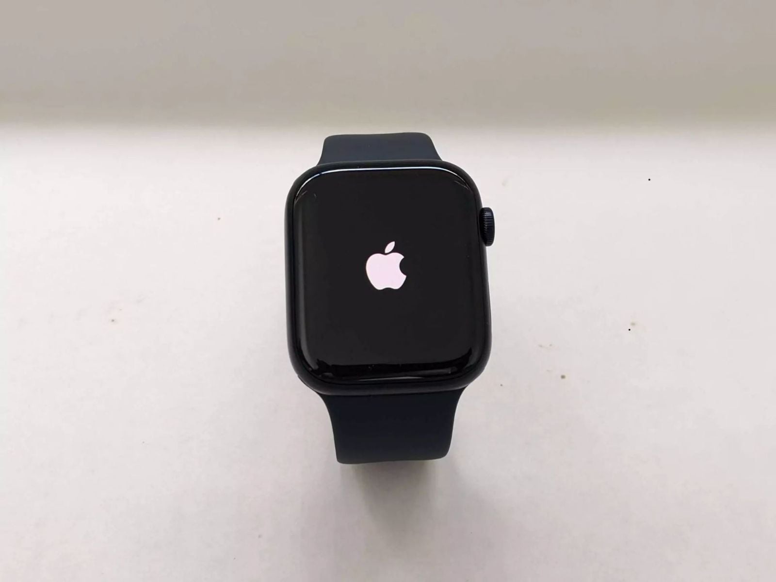 Hình ảnh cho danh mục 7 cách khắc phục Apple Watch Series 8 bị treo táo
