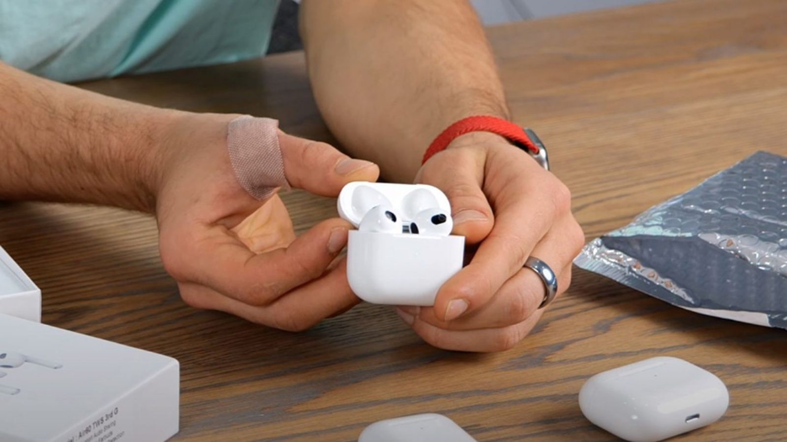 Hình ảnh cho danh mục 10+ Cách kiểm tra AirPods chính hãng cực ĐƠN GIẢN
