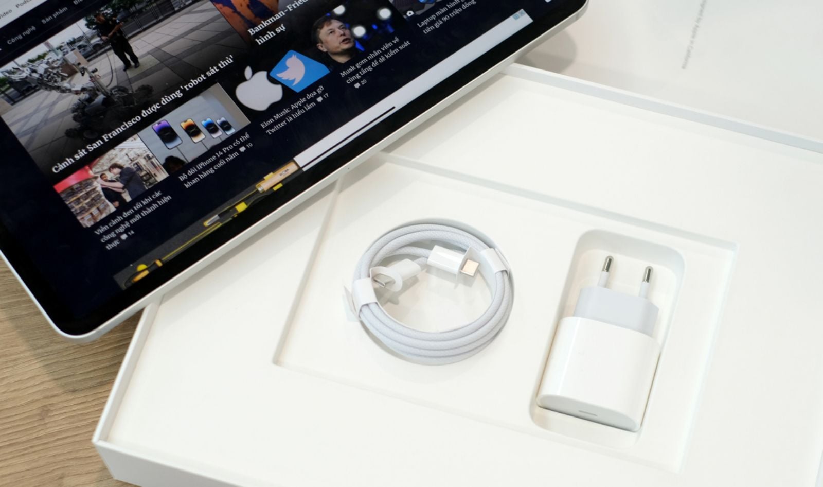 Hình ảnh cho danh mục [Giải đáp] Apple trang bị cho iPad Pro M2 sạc bao nhiêu W?