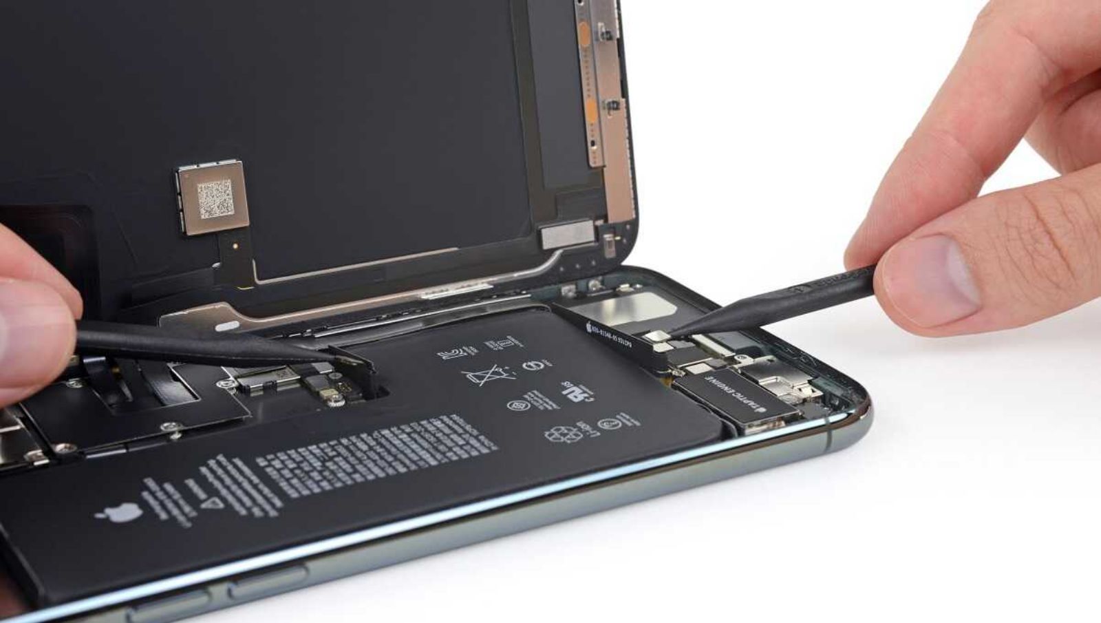 Hình ảnh cho danh mục Thay pin miễn phí cho khách hàng mua iPhone