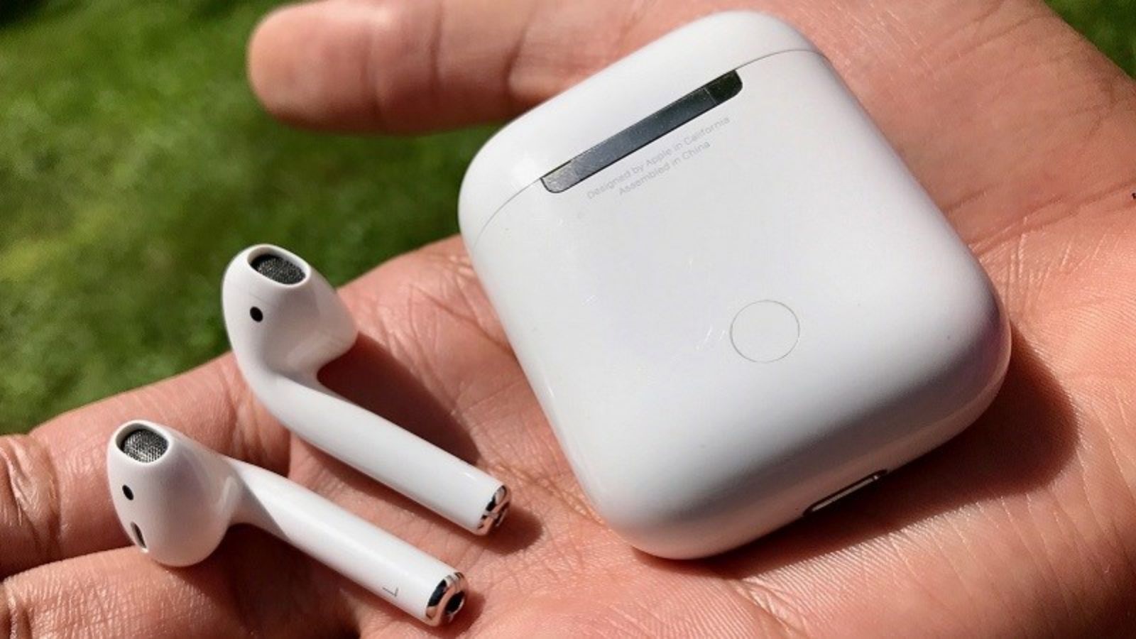 Hình ảnh cho danh mục AirPods 2: Tai nghe không dây đáng để chọn năm 2022