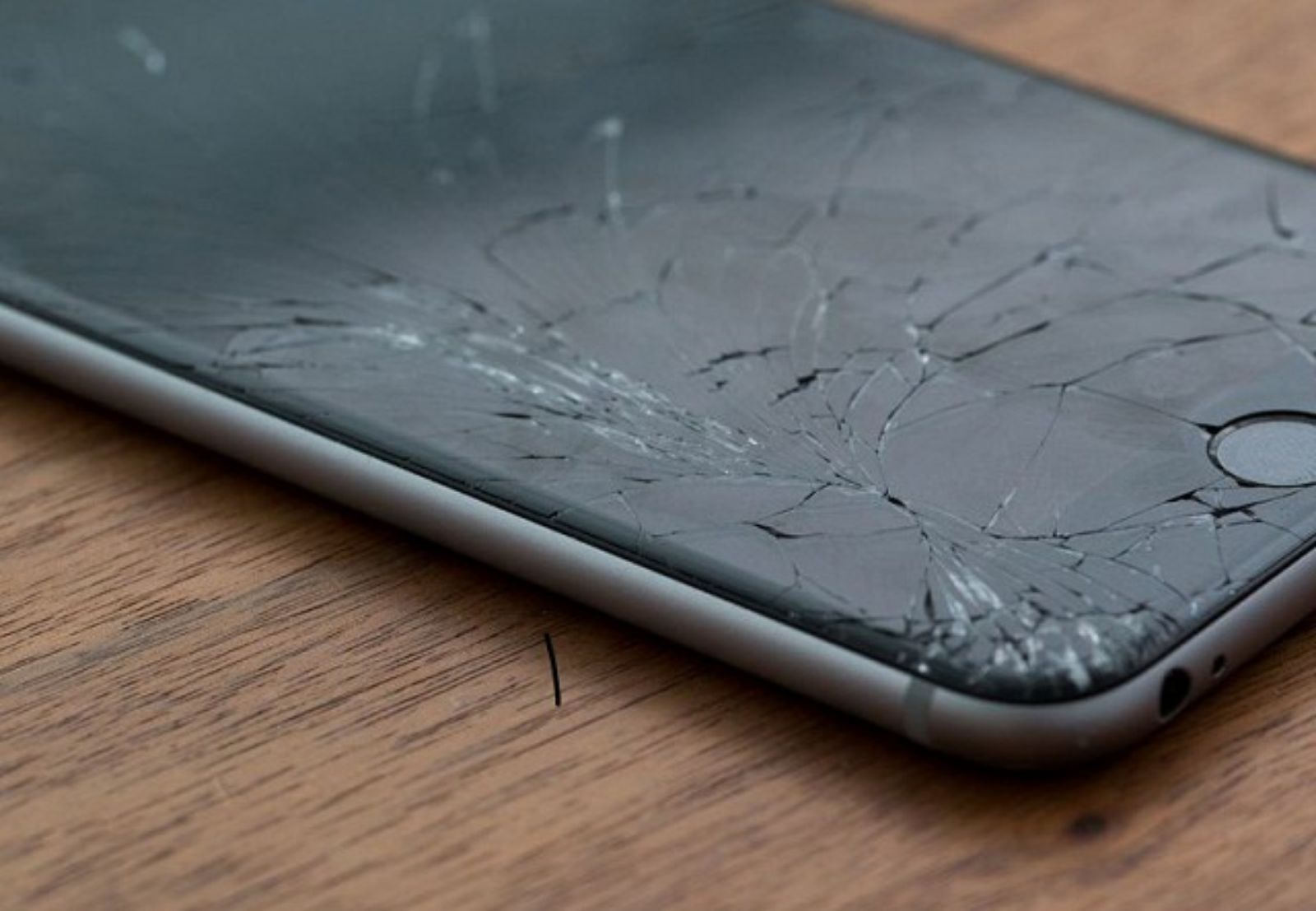 Hình ảnh cho danh mục 4 tác hại của việc dùng cáp sạc iPhone fake bạn nên biết