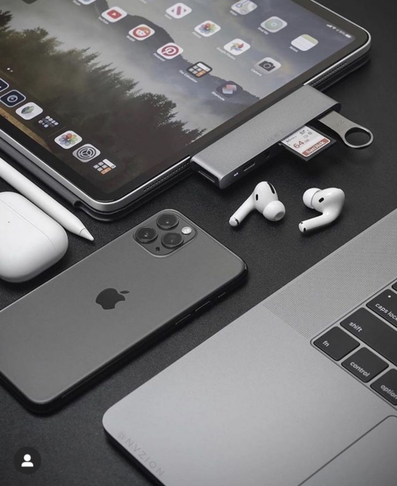 Hình ảnh cho danh mục So sánh thời lượng pin thực tế iPhone XS Max và Android?