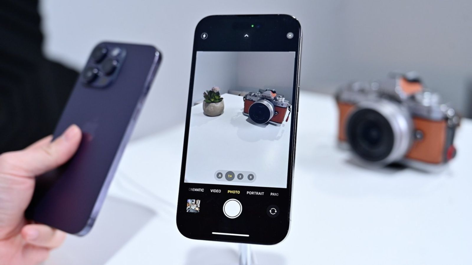 Hình ảnh cho danh mục Lỡ tay xóa ứng dụng trên Android và iOS, làm sao để khôi phục?