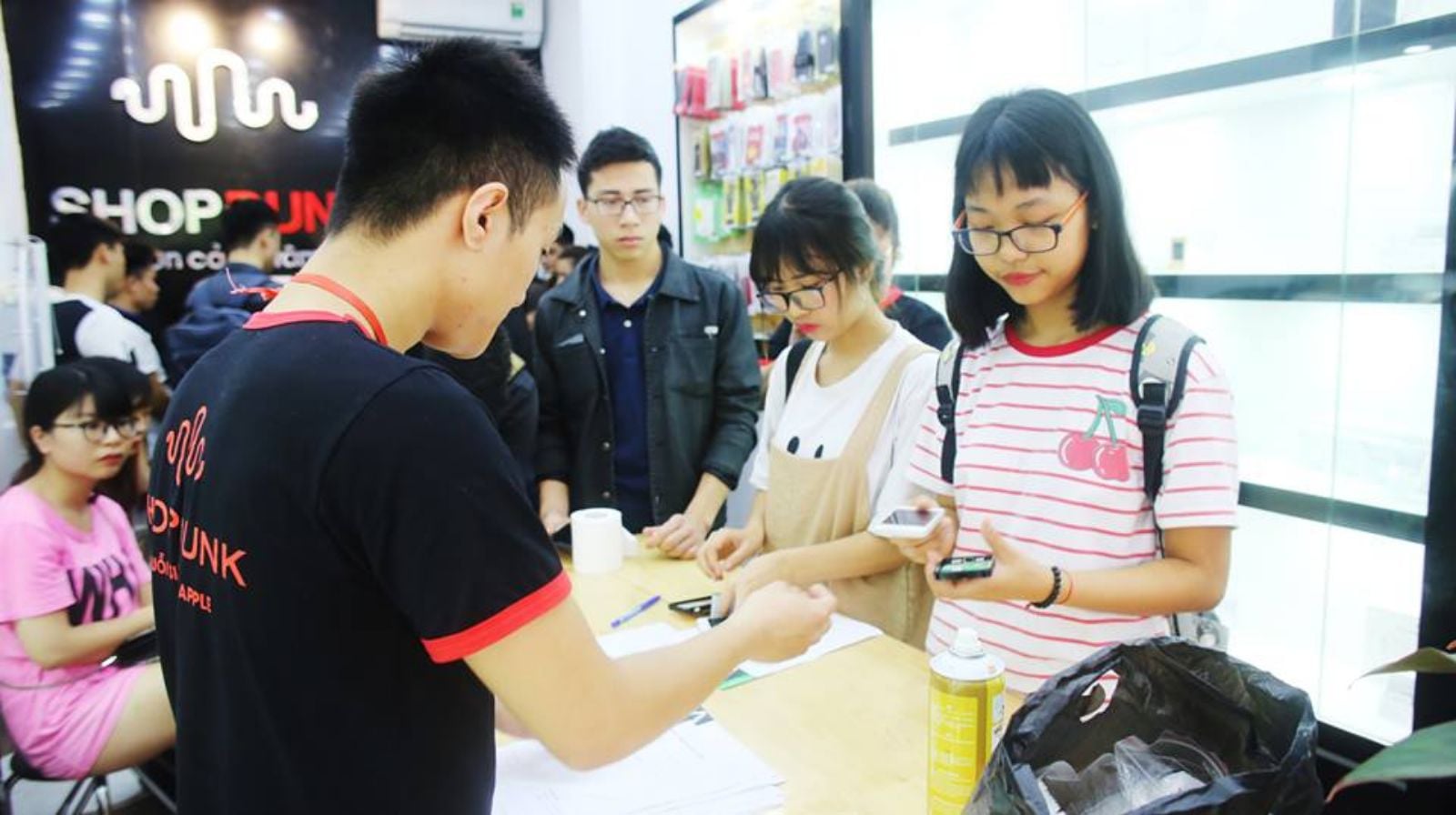 Hình ảnh cho danh mục Chính thức khai trương cơ sở ShopDunk số 11 tại 744 Quang Trung Hà Đông