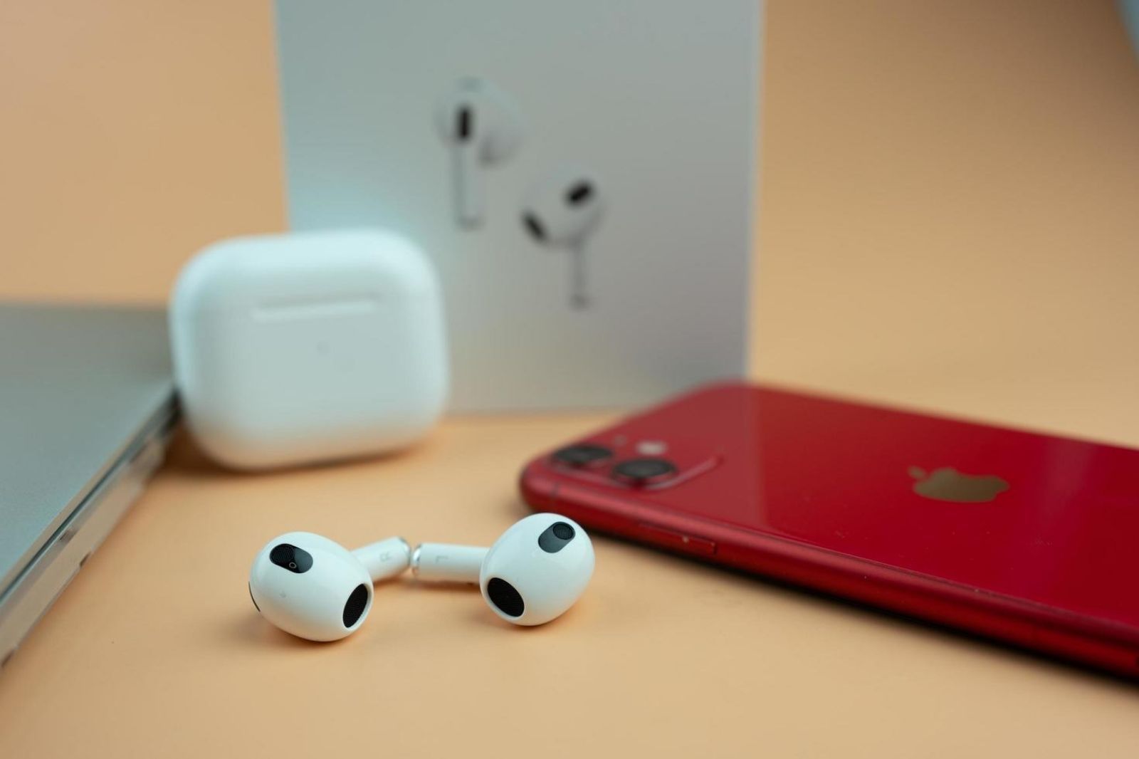 Picture for category How to adjust the volume of your AirPods using your iPhone or iPad only in 1 minute