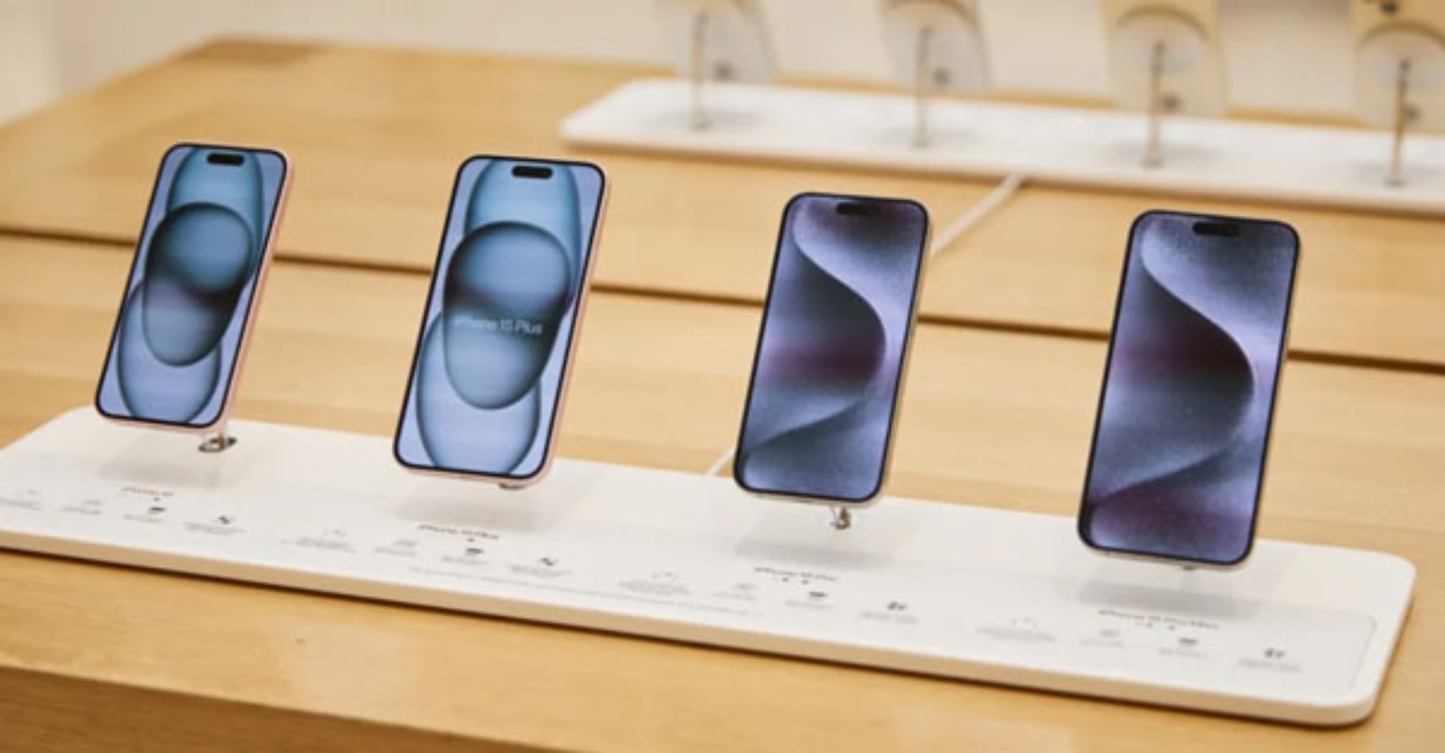 Hình ảnh cho danh mục iPhone 15 nặng bao nhiêu? Đồng loạt giảm trọng lượng siêu nhẹ