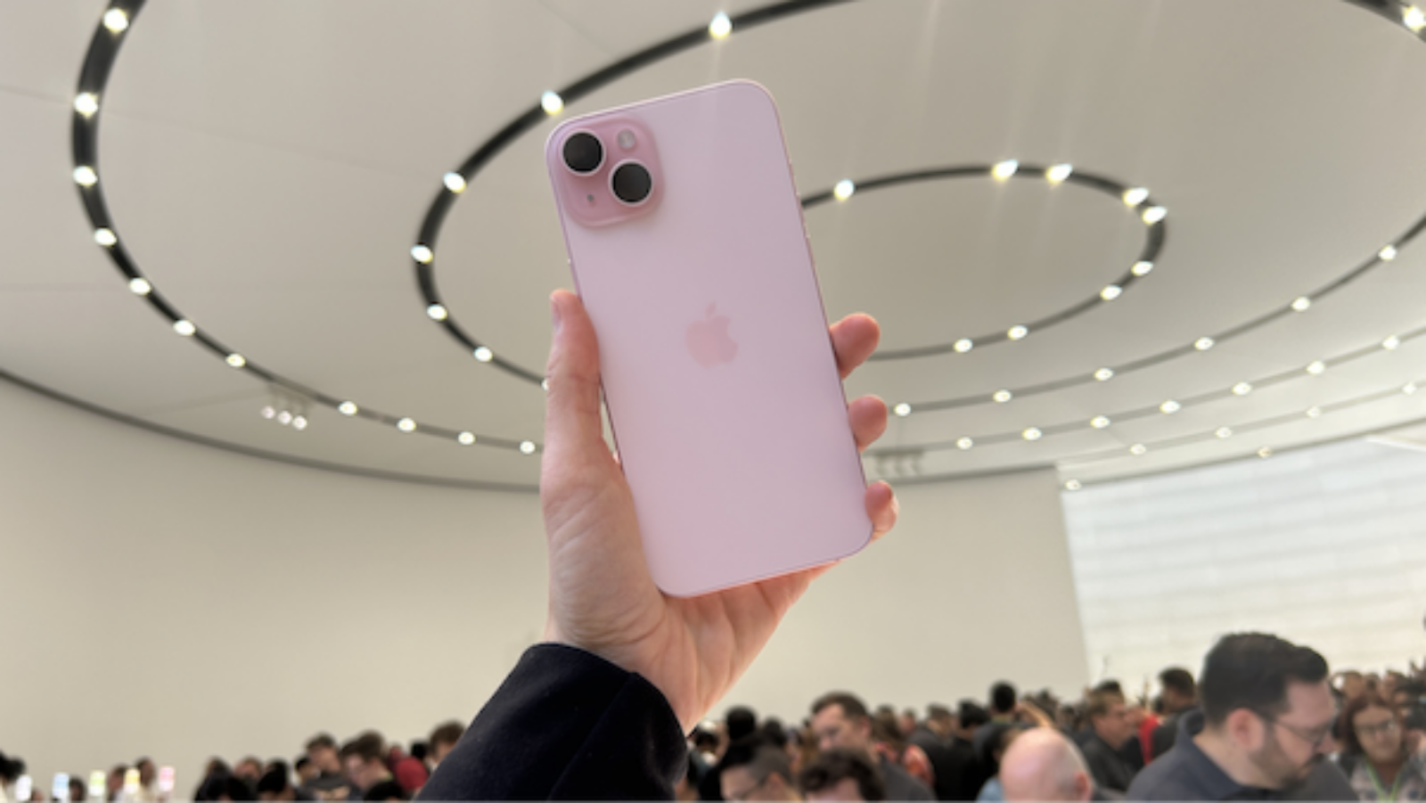 Hình ảnh cho danh mục iPhone 15 Plus màu Hồng - Dịu dàng, cuốn hút và rất đặc biệt!