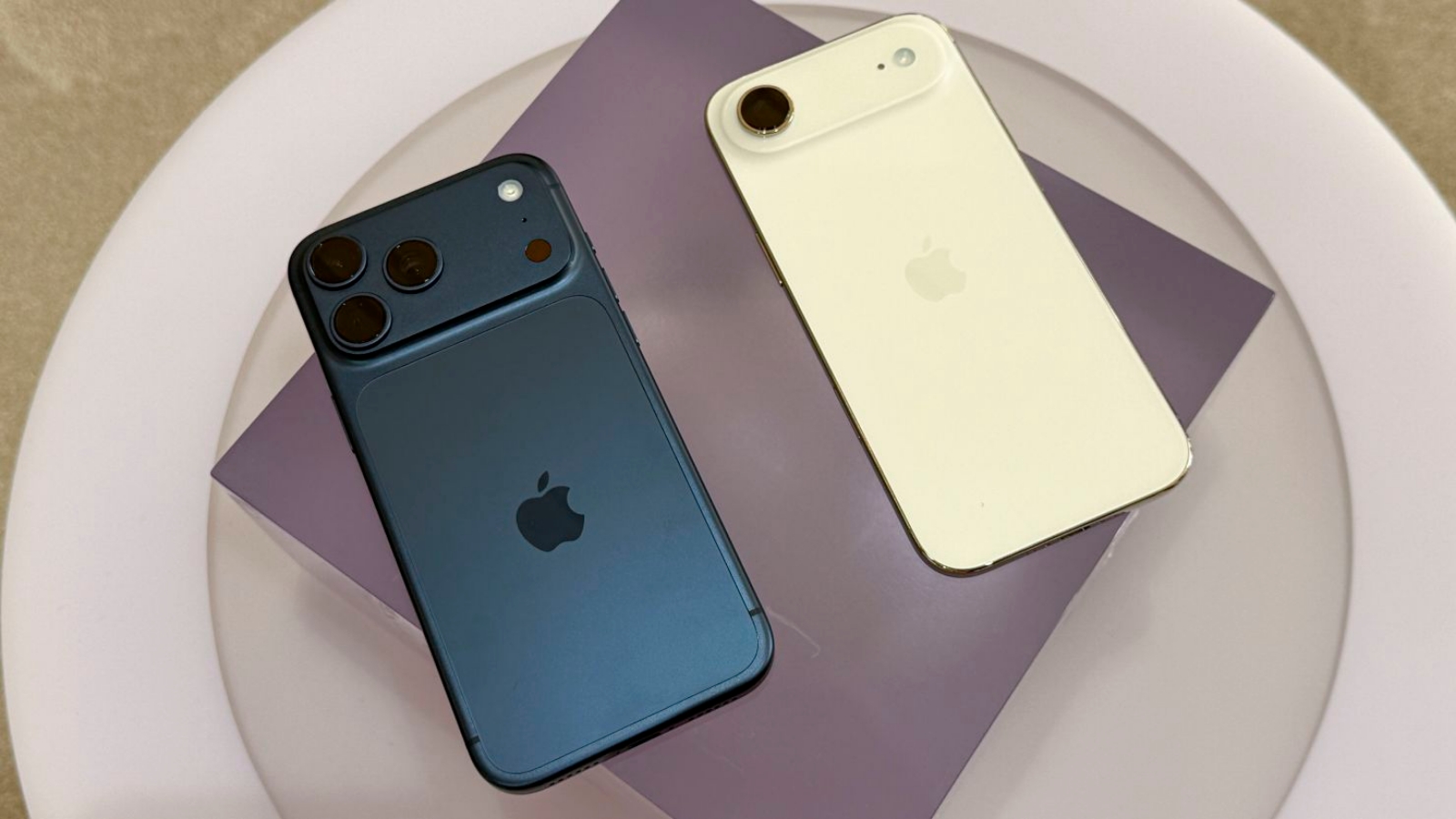 Hình ảnh cho danh mục Dòng iPhone 17 quốc tế: Có nên chọn bản quốc tế hay mua hàng chính hãng VN/A??