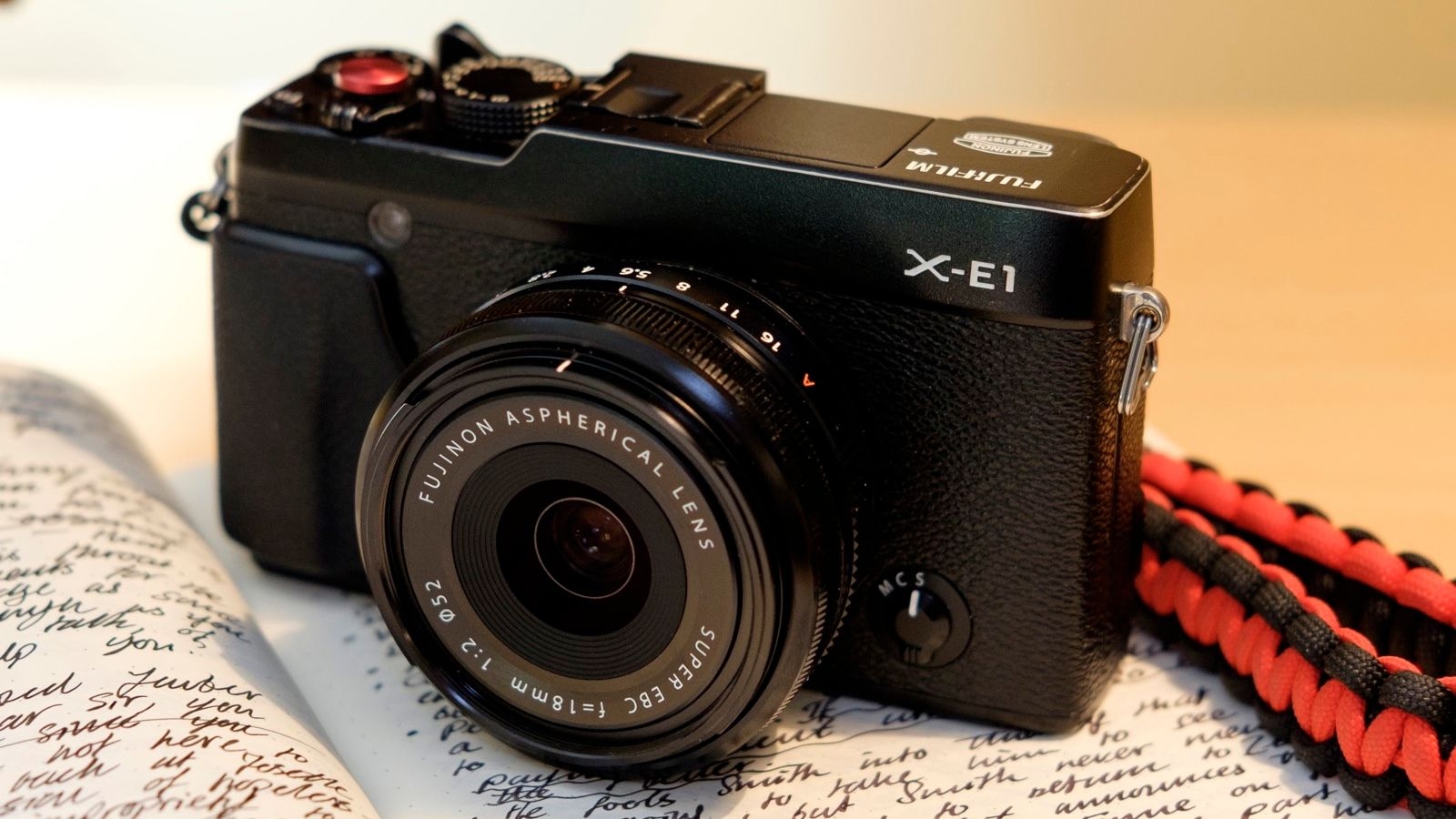 Hình ảnh cho danh mục Máy ảnh Fujifilm X-E1 – Chiếc máy ảnh mirrorless retro vẫn được săn lùng sau hơn 10 năm