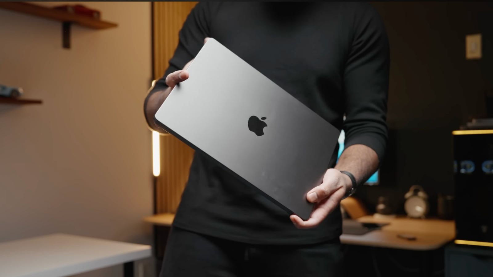 Hình ảnh cho danh mục Đánh giá MacBook Pro M5 sau 06 tháng sử dụng: Vẫn còn rất khoẻ!