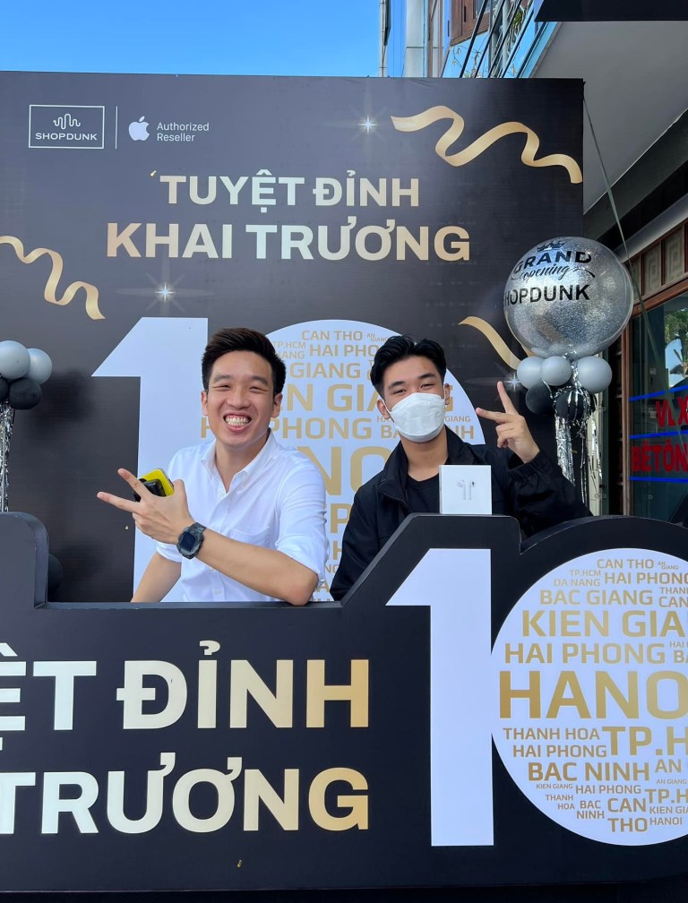Toàn cảnh sự kiện trải nghiệm đồ Apple tại ShopDunk Đà Nẵng cùng Hot TikToker Tuấn Ngọc Đây 4 315005439 6333190603376227 1313770682988228029 n