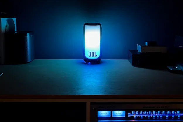 JBL-Pulse-5 có ánh sáng đèn led tuyệt đẹp thời thượng 