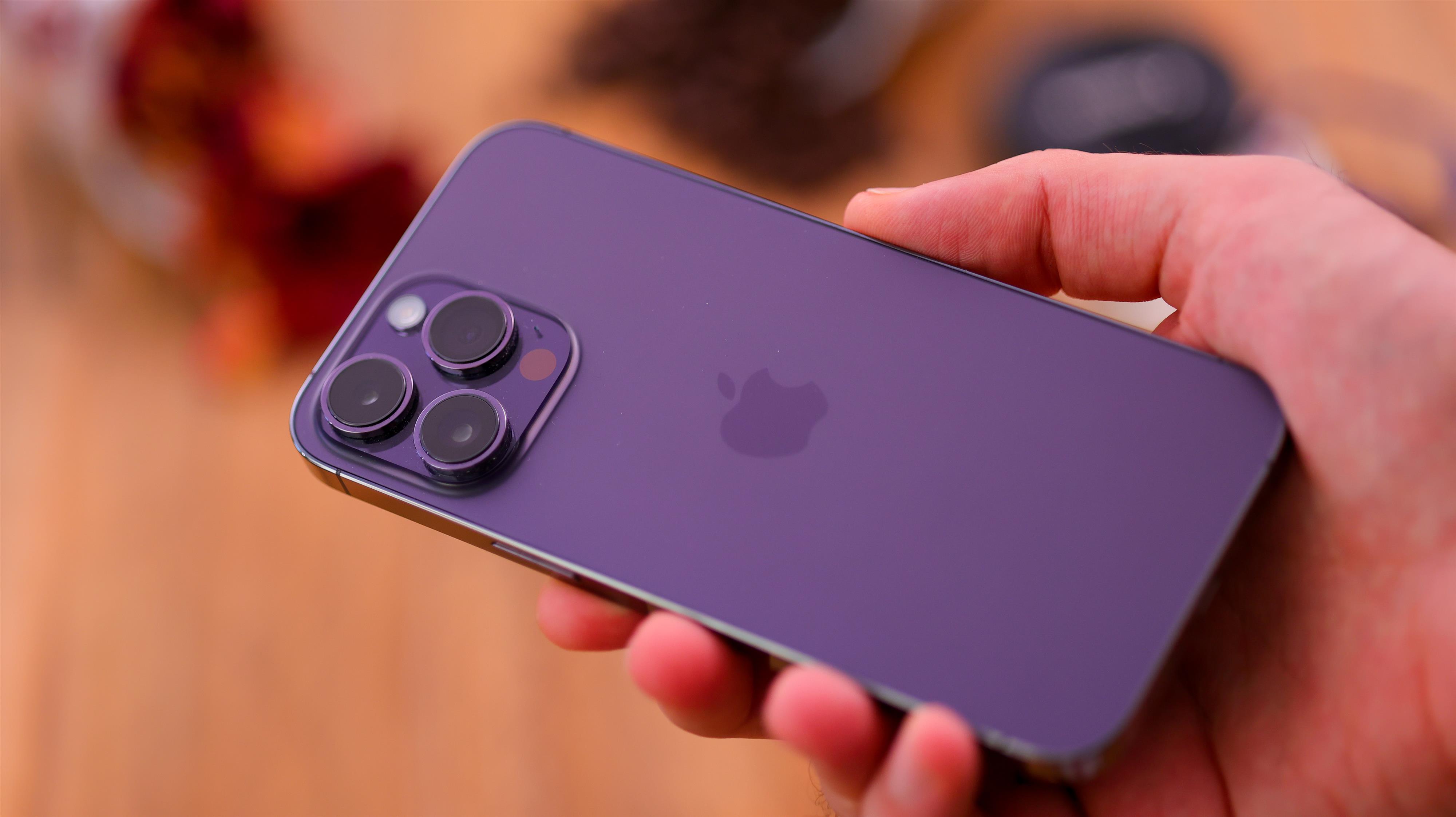 Kích thước màn hình iPhone 14 Pro Max tăng không đáng kể nhưng những thay đổi về thiết kế và cấu hình của chiếc smartphone này vẫn đáng để iFans trải nghiệm