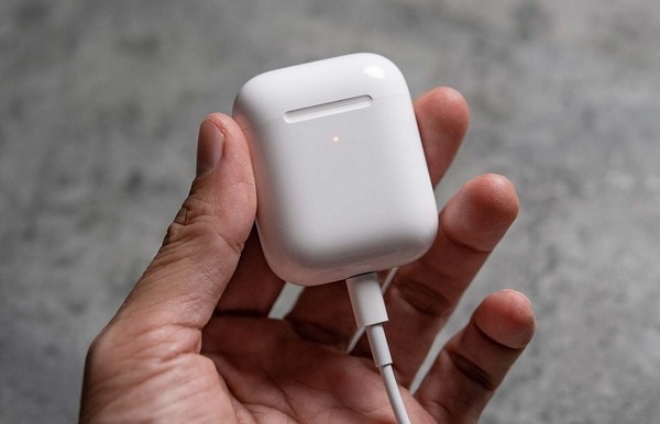 Sạc có dây của AirPods