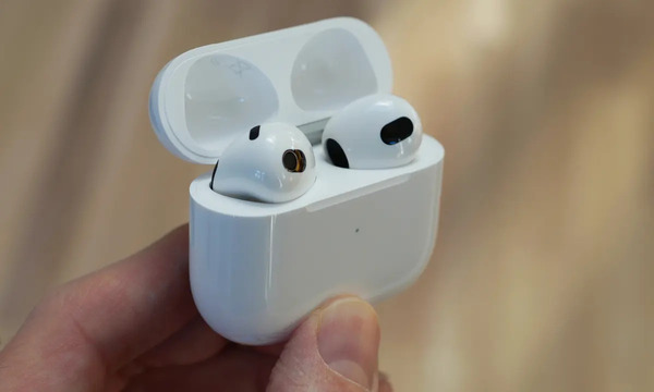 Đặt lại airpods trọng hộp đựng