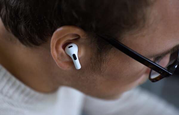 AirPods 3 cho phép người dùng đeo và sử dụng thoải mái