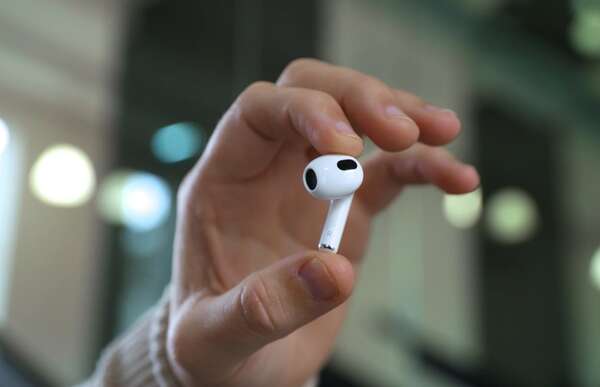 Thao tác điều khiển AirPods 3