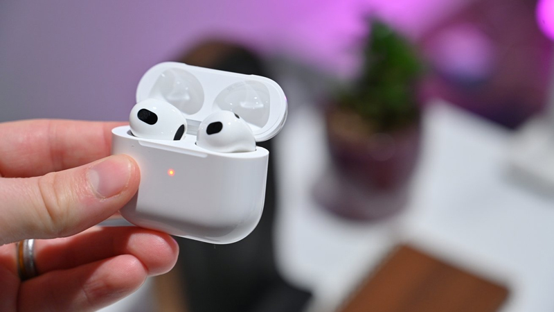 Tai nghe AirPods 3 và hộp sạc