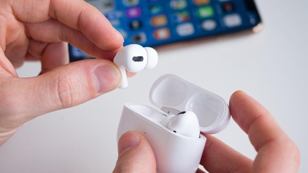Airpods 3 sạc có dây