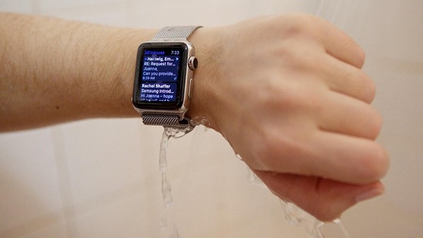 Apple Watch Series 1 có thể ngập sâu hơn 1m trong nước và tối đa trong 30 phút