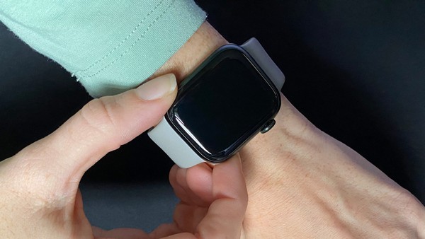Apple Watch Series 8 không lên màn hình