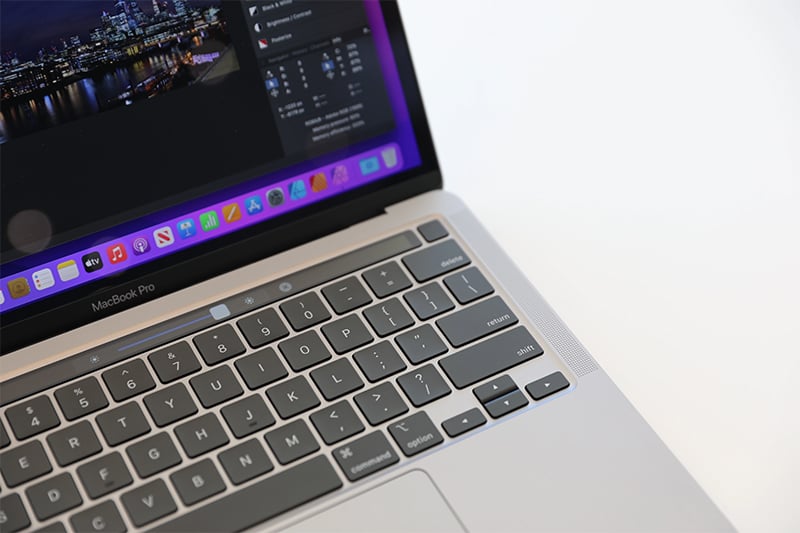 Chi tiết MacBook Pro M2 màu bạc - Giá chỉ từ 31 triệu đồng 2 Bàn phím của MacBook Pro M2 màu bạc