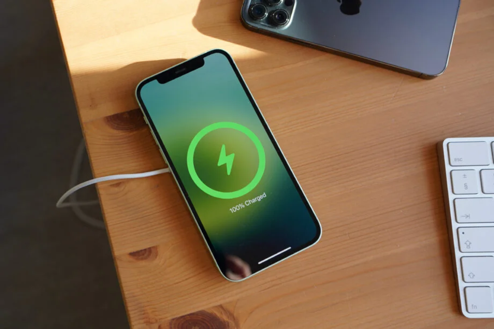 iPhone 14 Plus tương thích với nhiều bộ sạc mang tới sự linh hoạt cho người dùng