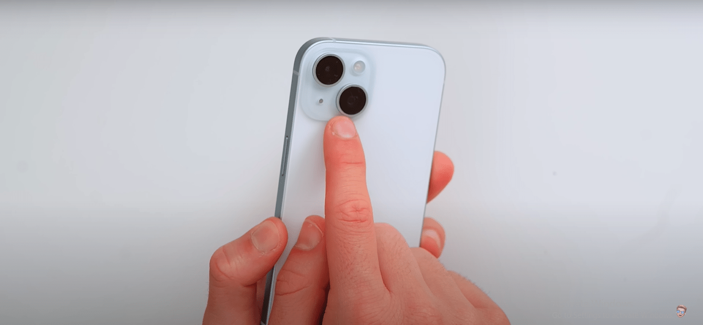 iPhone 15 Plus Xanh Dương vẫn có nút gạt Bật/Tắt tiếng và nút tăng giảm âm lượng