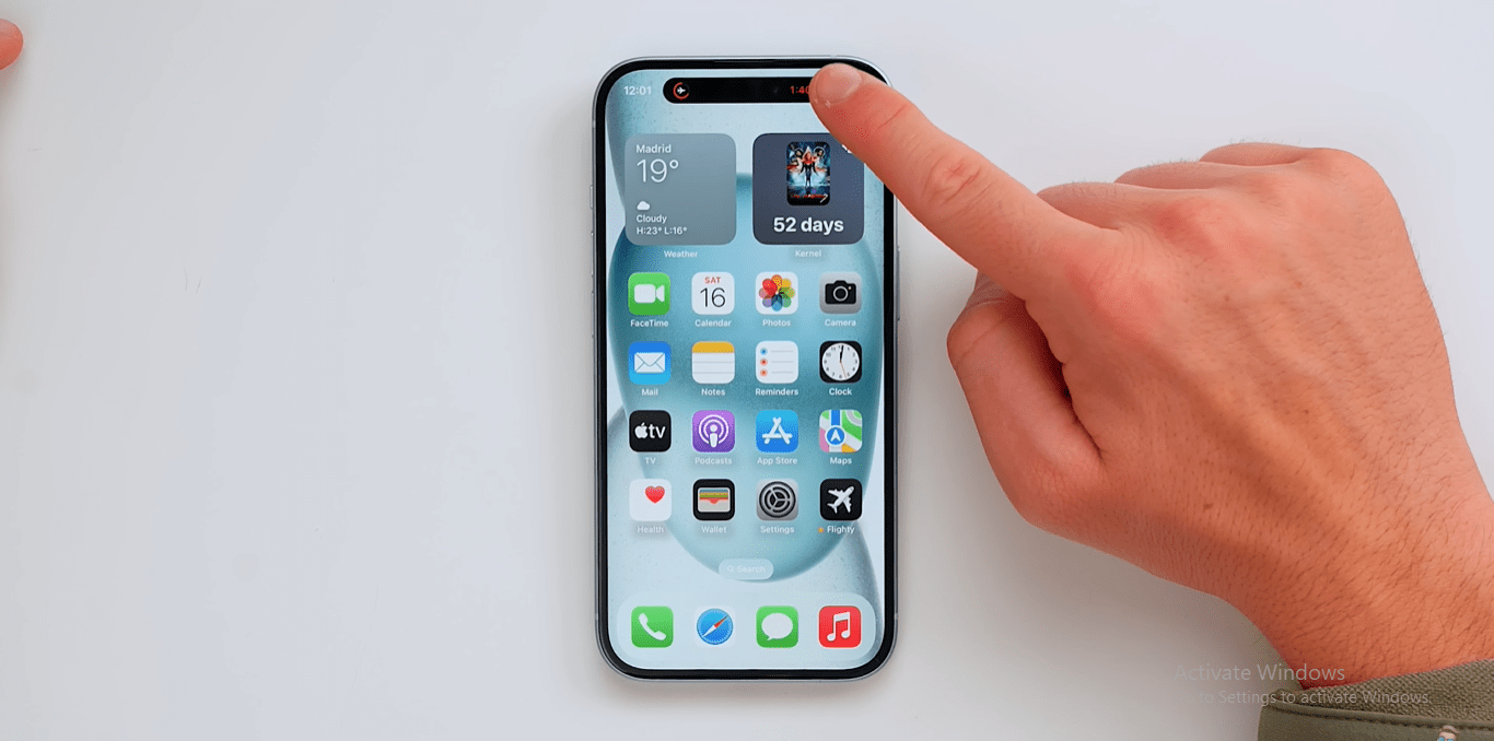 iPhone 15 Plus Xanh Dương vẫn có nút gạt Bật/Tắt tiếng và nút tăng giảm âm lượng