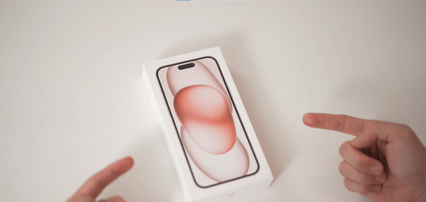 Hộp đựng iPhone 15 Hồng in hình nền mặc định của iPhone 15 bản thường