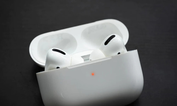 Đèn báo sạc AirPods hiện màu cam hoặc đỏ nháy liên tục