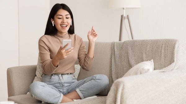 Người trẻ thích dùng airpods
