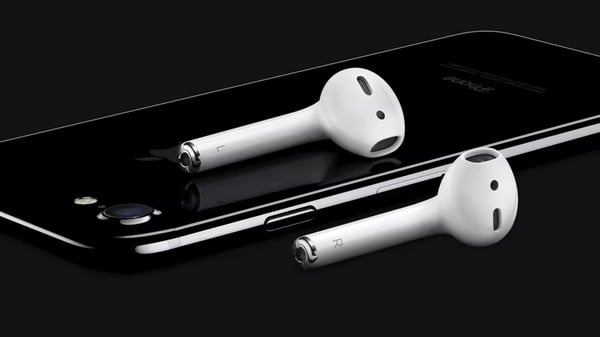 Thế hệ AirPods đầu tiên