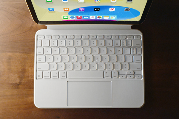 iPad gen 10 kèm Magic Keyboard Folio