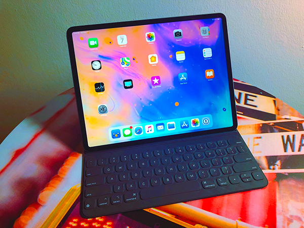 iPad Air 4 kèm bàn phím Smart Keyboard Folio