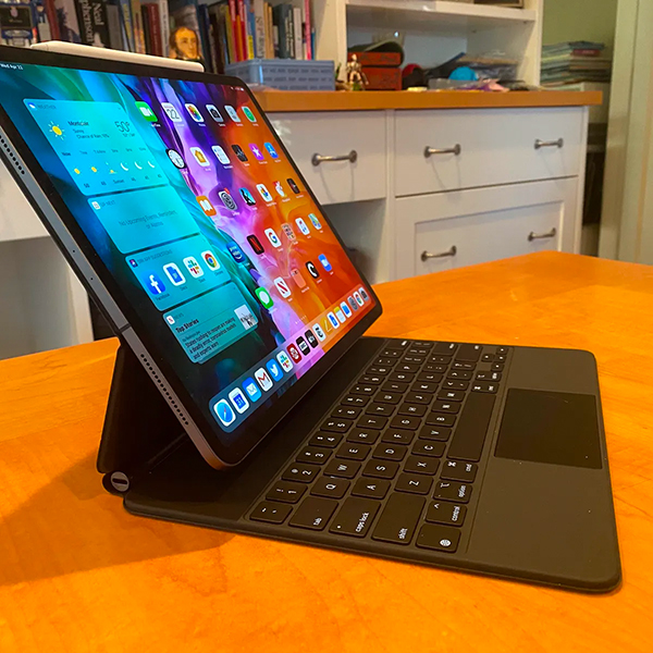 iPad Pro M2 11 inch kèm bàn phím Magic Keyboard