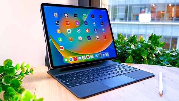 iPad Pro M2 12.9 inch vẽ đồ họa