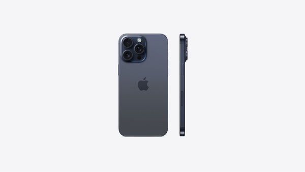 Mặt sau iPhone 15 Pro Max màu Xanh Titan tạo nên chiều sâu cuốn hút cho máy