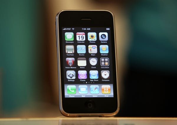 Lịch sử phát triển của iPhone - smartphone đúng nghĩa thay đổi cả thế giới 3 lich-su-phat-trien-cua-iphone-3
