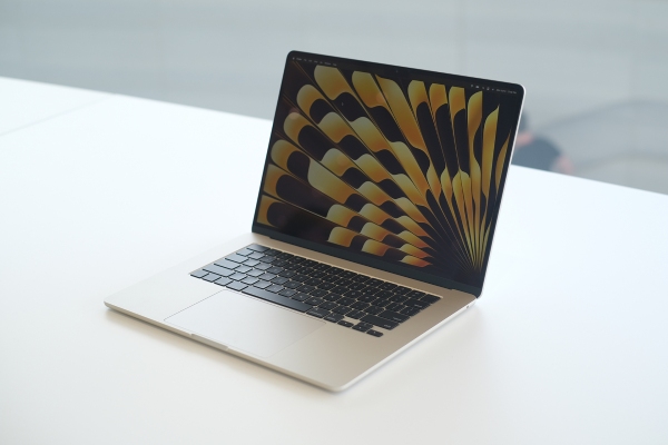 Macbook Air 15 inch kích thước mỏng nhẹ
